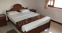 Hotel Vista Rooms Near Negombo Beach 9