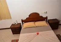 Hotel Vista Rooms Near Negombo Beach 9